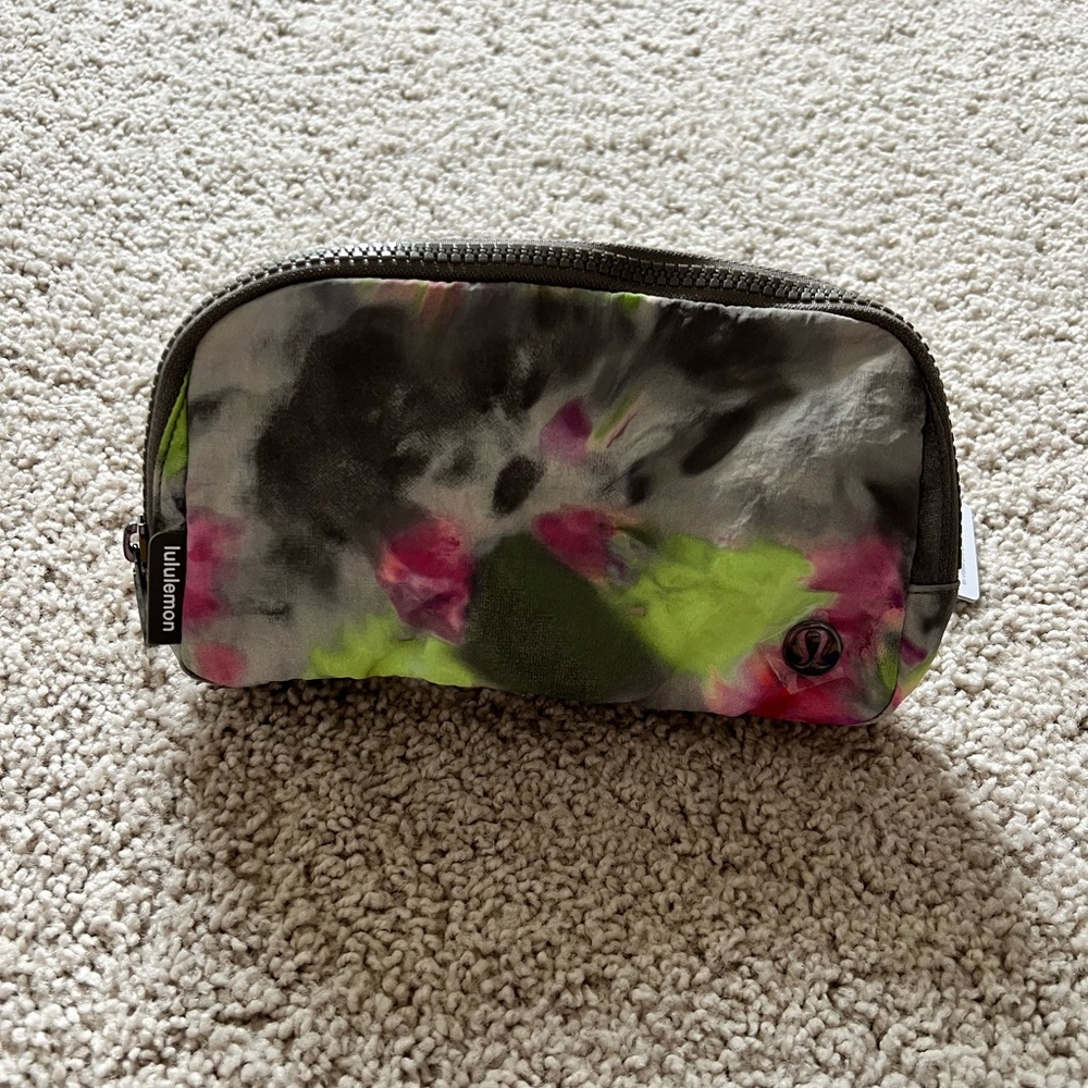 Lululemon Everywhere Belt Bag